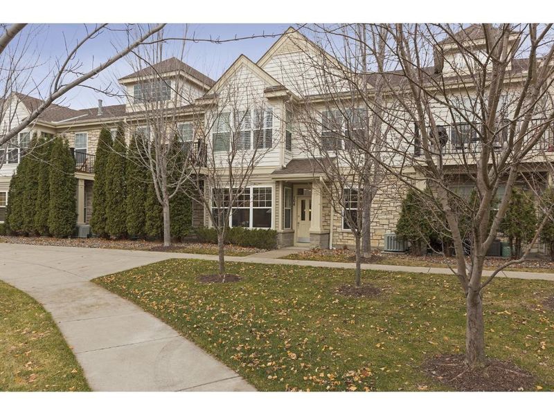8292 Labont Way #104, Eden Prairie, MN 55344