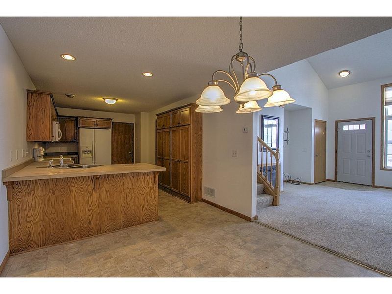 301 Roosevelt St S, Cambridge, MN 55008