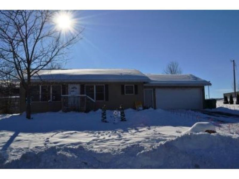 910 Wolfridge Ln, Waterville, MN 56096