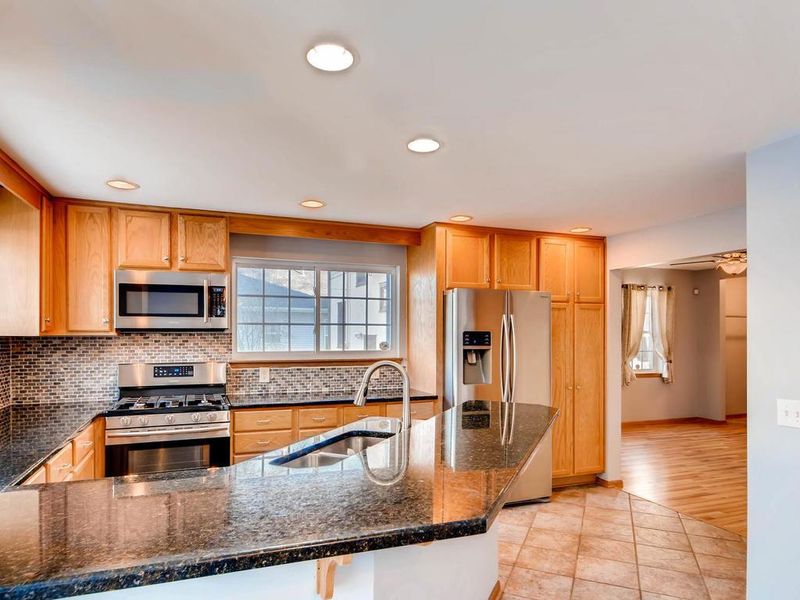 1369 Saint Clair Ave, Saint Paul, MN 55105
