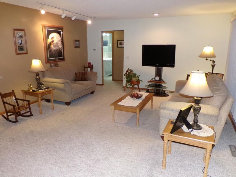728 Phelps St, Owatonna, MN 55060