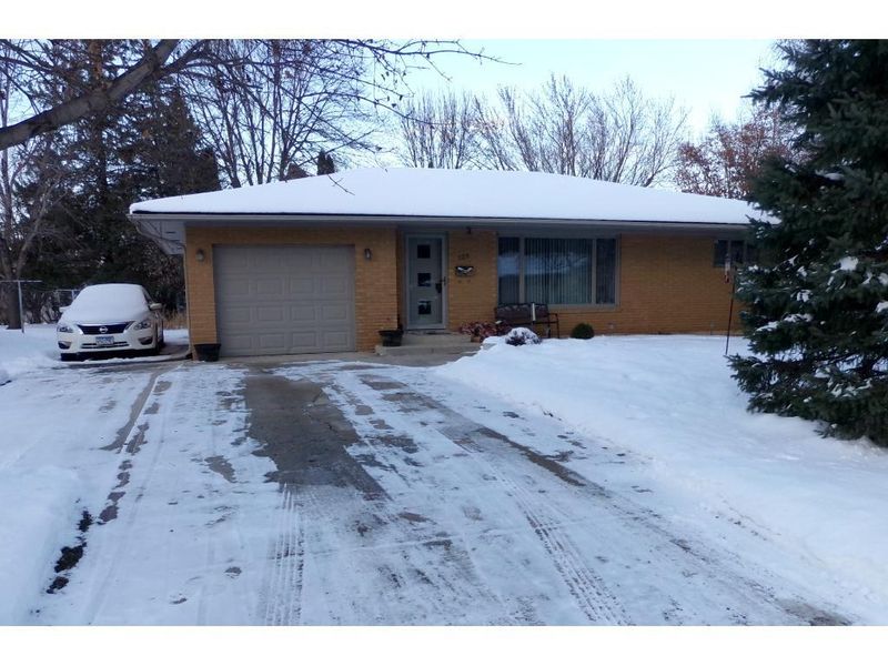 728 Phelps St, Owatonna, MN 55060