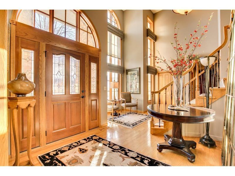 291 Oak Ridge Dr, Vadnais Heights, MN 55127