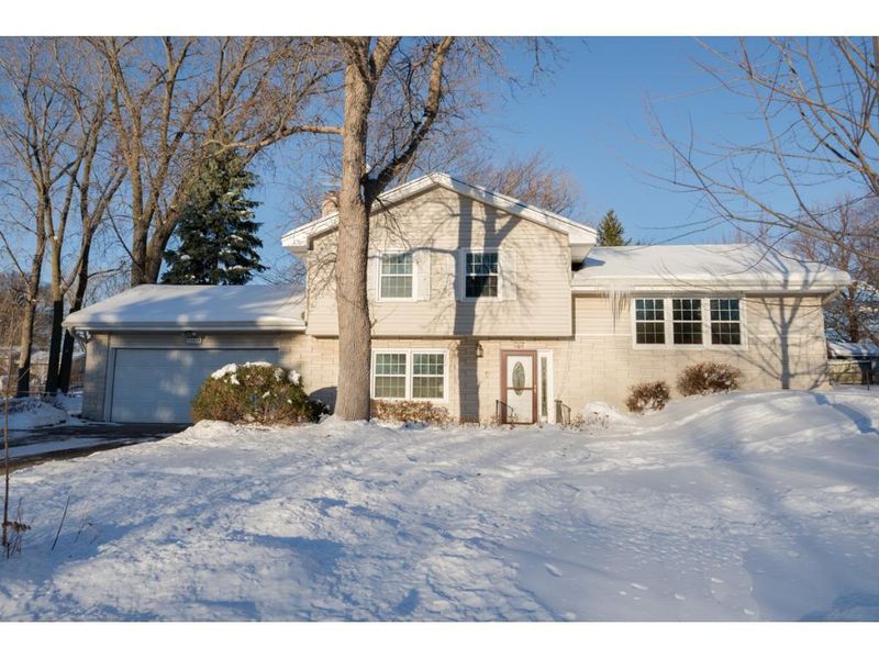 12932 2nd Ave S, Burnsville, MN 55337