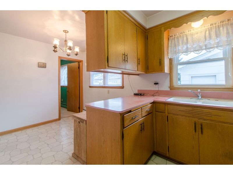 144 Poplar St E, South Saint Paul, MN 55075