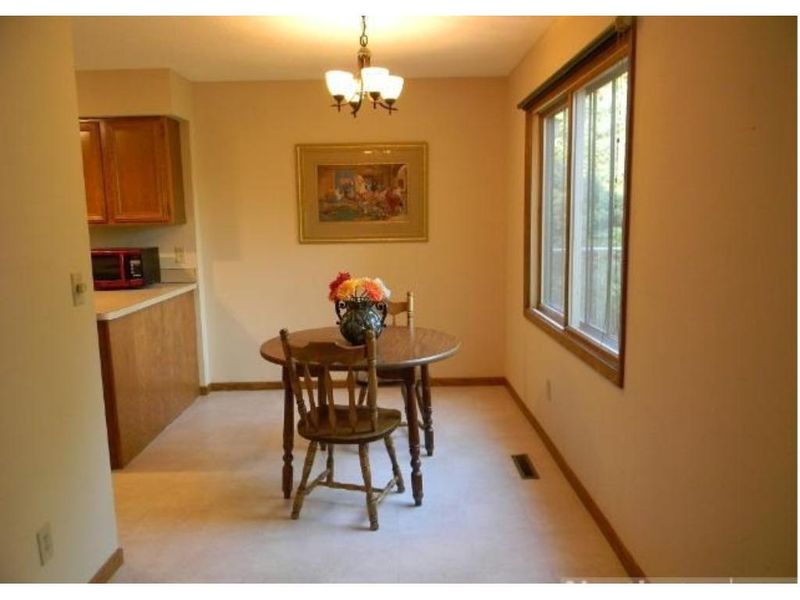 1260 County Road C E, Maplewood, MN 55109