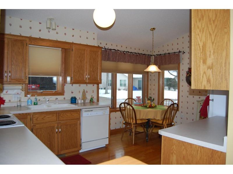 27785 Ridge Point Dr, Chisago City, MN 55013