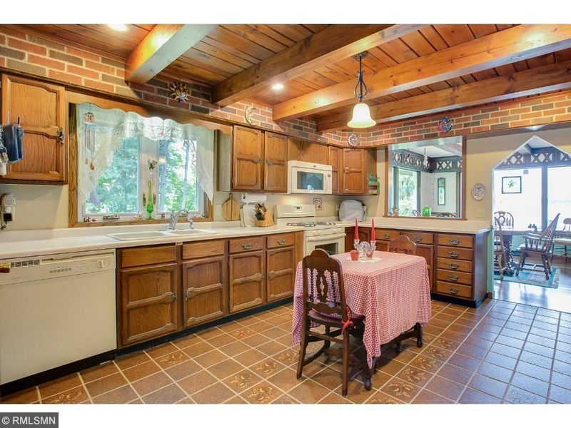 12490 Melody Ln, Lindstrom, MN 55045