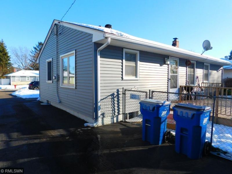 2713 Apache Rd N, North Saint Paul, MN 55109