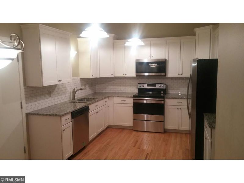 2800 Rolling Oak Rd, Burnsville, MN 55337