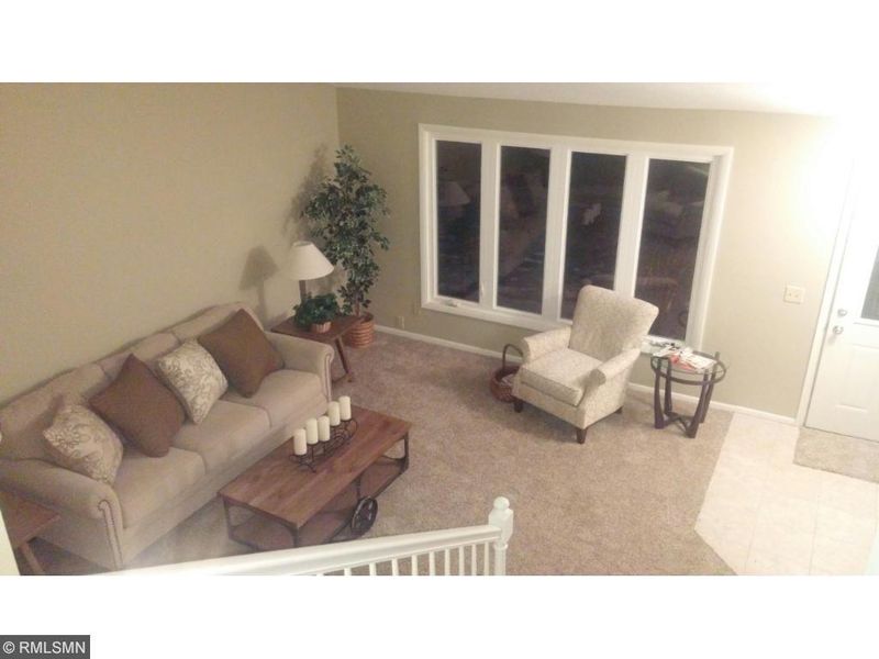 2800 Rolling Oak Rd, Burnsville, MN 55337