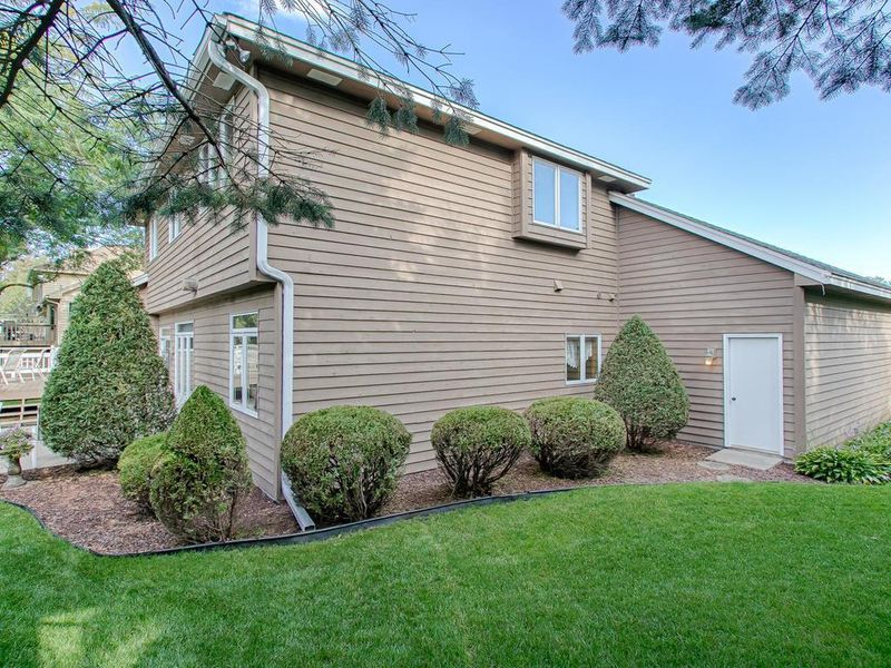 1617 Woodstone Dr, Victoria, MN 55386