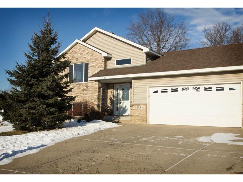 113 Sunrise Heights Cir, Buffalo, MN 55313