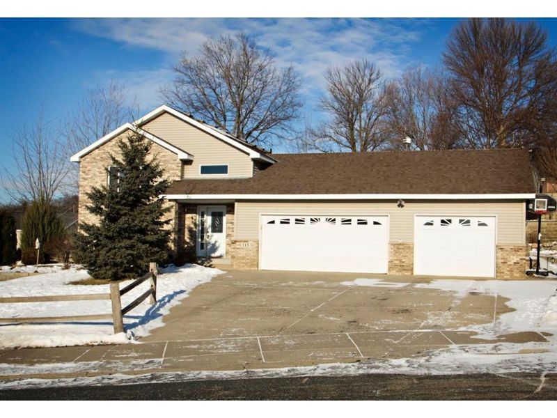 113 Sunrise Heights Cir, Buffalo, MN 55313