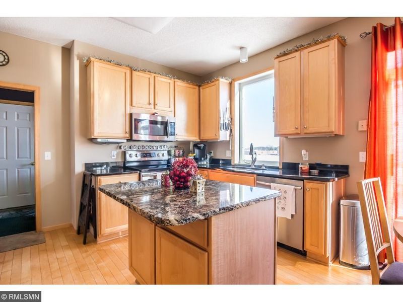 3493 Commonwealth Ave, Woodbury, MN 55125