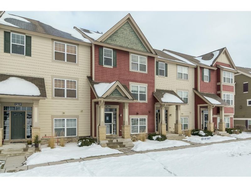 15612 Eagle Bay Dr, Apple Valley, MN 55124