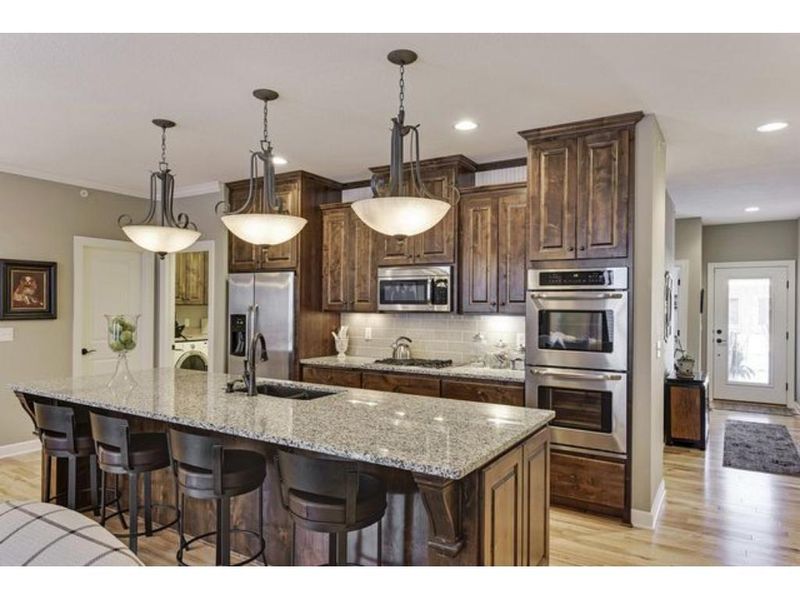 7723 Madelyn Creek Dr, Victoria, MN 55386