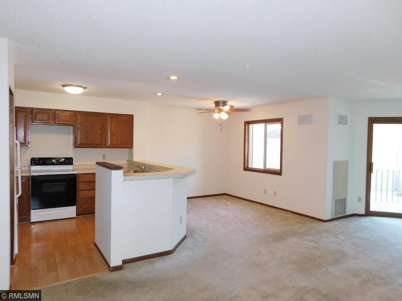 1372 Carling Dr #304, Saint Paul, MN 55108