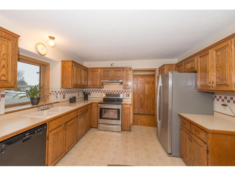 20139 Sand Creek Dr, Jordan, MN 55352