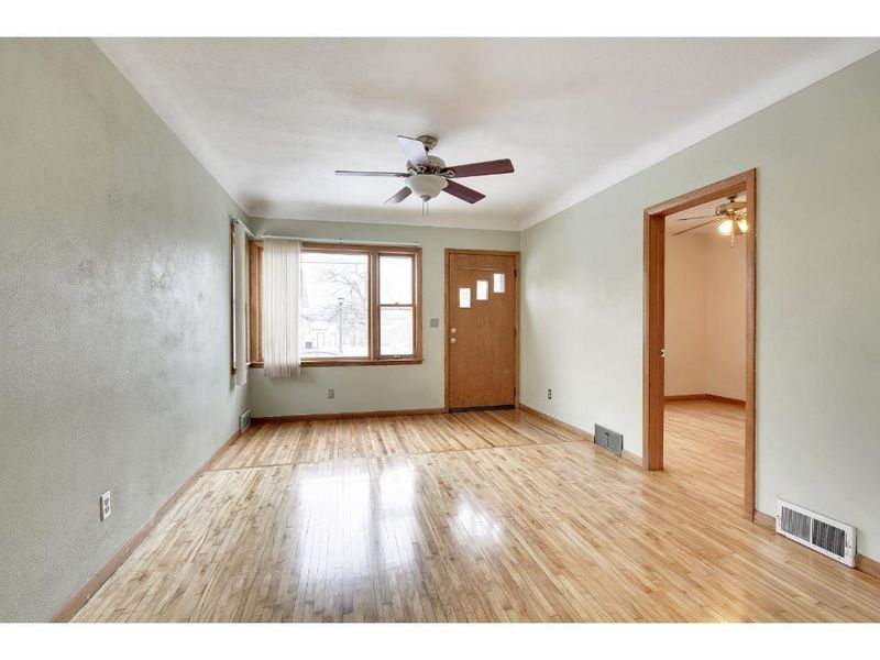 1099 Case Ave, Saint Paul, MN 55106