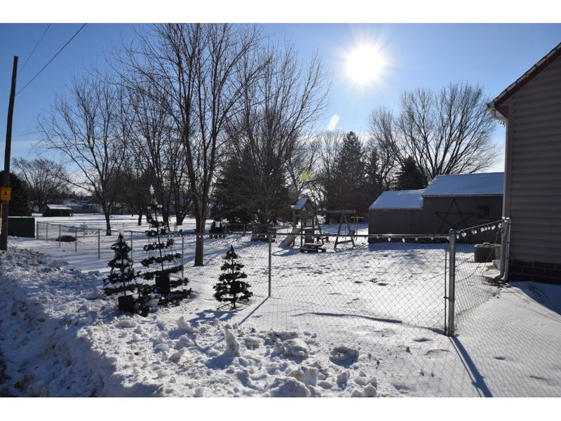 511 2nd St SE, Waseca, MN 56093