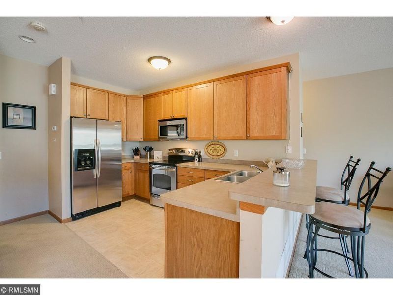 2690 New Century Pl E, Maplewood, MN 55119