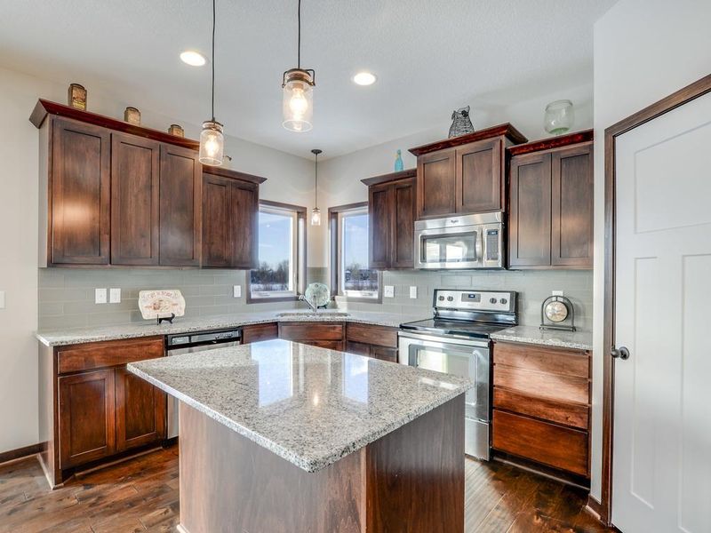 12921 Breckenridge Ln, Rogers, MN 55374