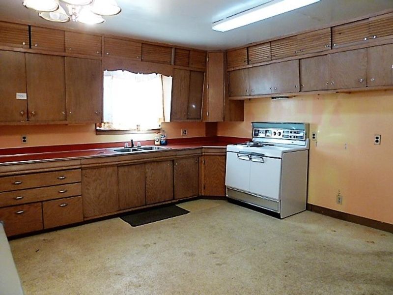 630 N Robin Ave, Duluth, MN 55811