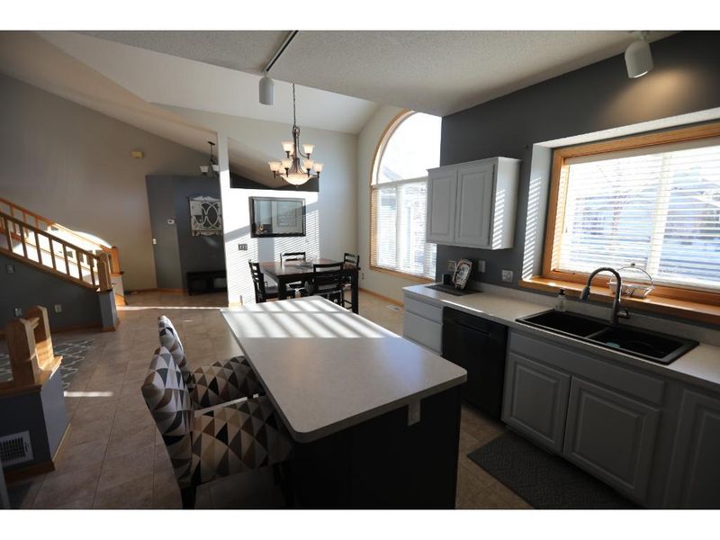 6976 Taylor Dr, Savage, MN 55378