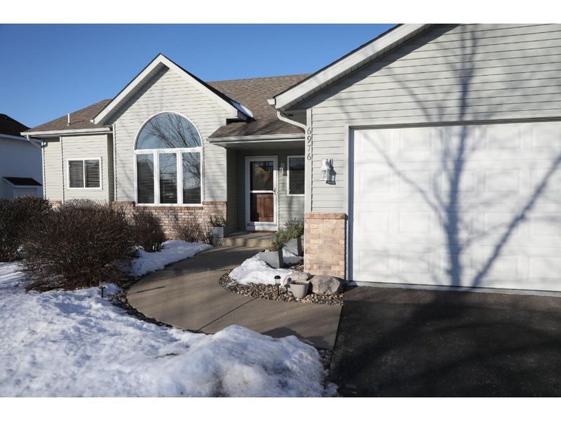 6976 Taylor Dr, Savage, MN 55378