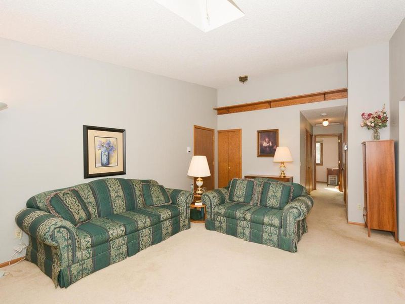 6271 Magda Dr #C, Maple Grove, MN 55369