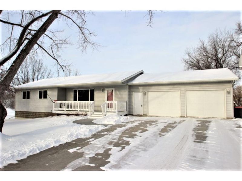 809 2nd St SE, Melrose, MN 56352