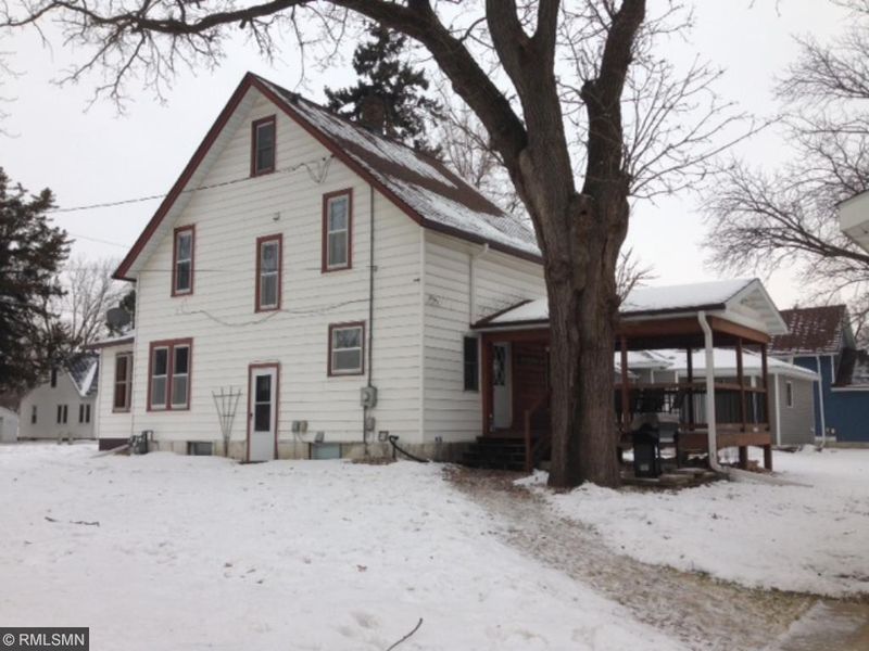 521 4th Ave SE, Waseca, MN 56093