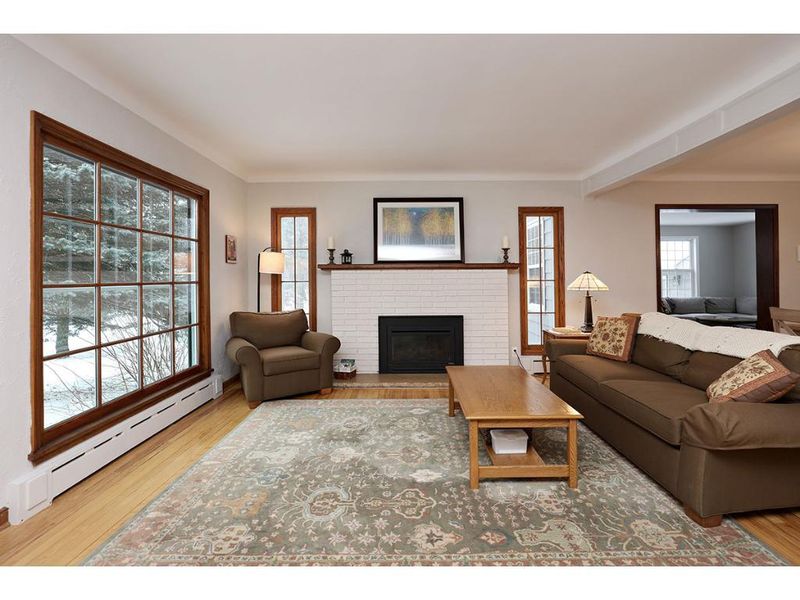 995 William Ct, Mendota Heights, MN 55120