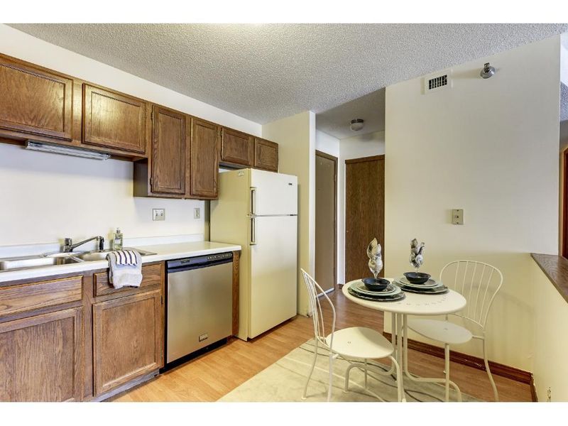 66 9th St E #1216, Saint Paul, MN 55101