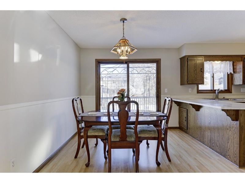 567 Westfield Ln, Vadnais Heights, MN 55127