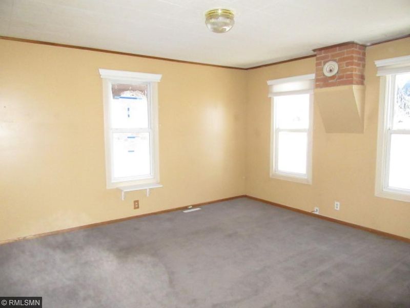 306 4th Ave E, Shakopee, MN 55379