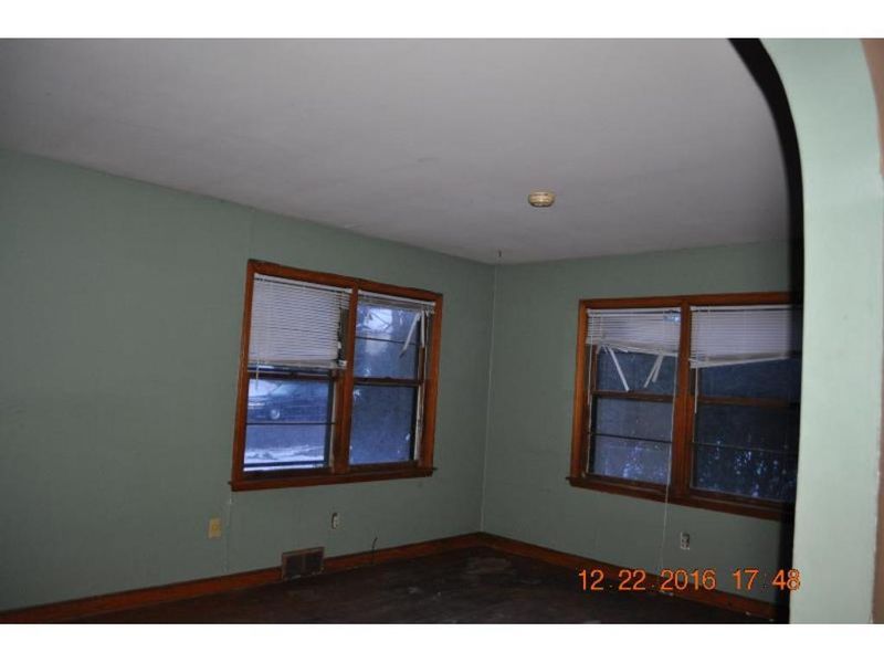 1676 4th St E, Saint Paul, MN 55106