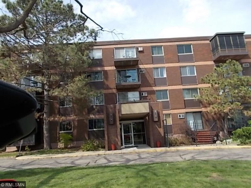 334 Cherokee Ave #207, West Saint Paul, MN 55107