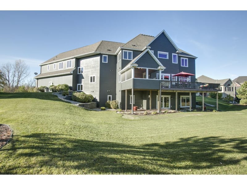 8630 Kelzer Pond Dr, Victoria, MN 55386