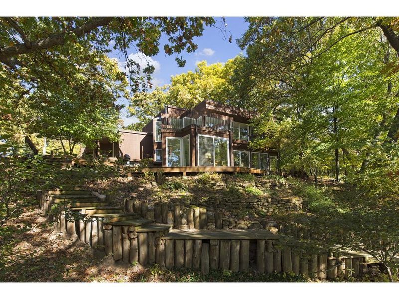 6 Shadow Ln, North Oaks, MN 55127