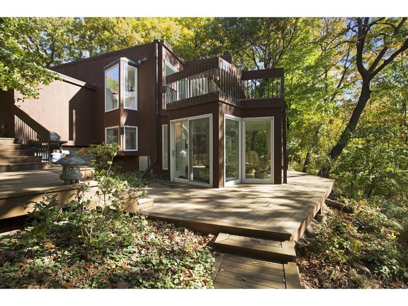 6 Shadow Ln, North Oaks, MN 55127