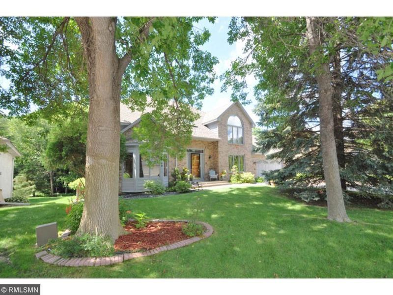 8409 Quail Hill Rd N, Maple Grove, MN 55311