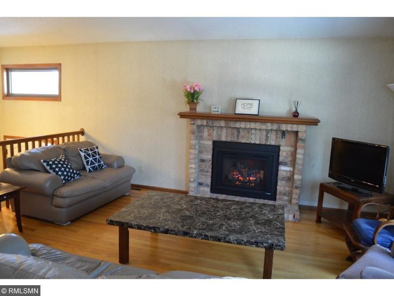 3136 Farnum Dr #B, Eagan, MN 55121