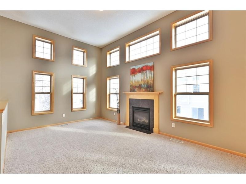 3191 Frontier Dr, Woodbury, MN 55129