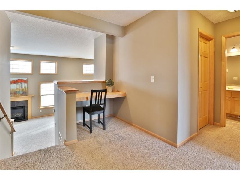 3191 Frontier Dr, Woodbury, MN 55129