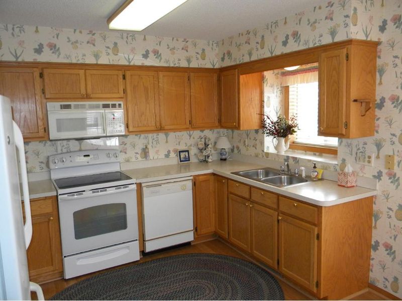 4443 Bay Ln, White Bear Lake, MN 55110