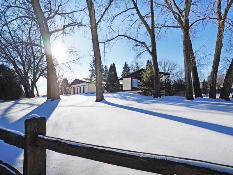 901 Ottawa Ave N, Golden Valley, MN 55422