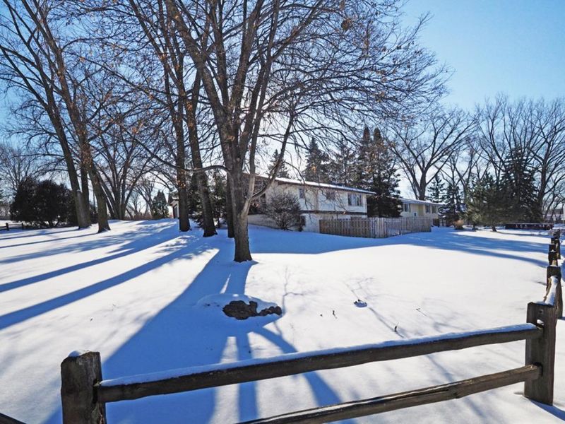 901 Ottawa Ave N, Golden Valley, MN 55422