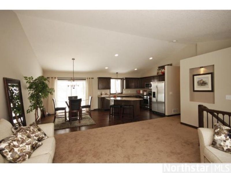 724 100th Ct NE, Blaine, MN 55434